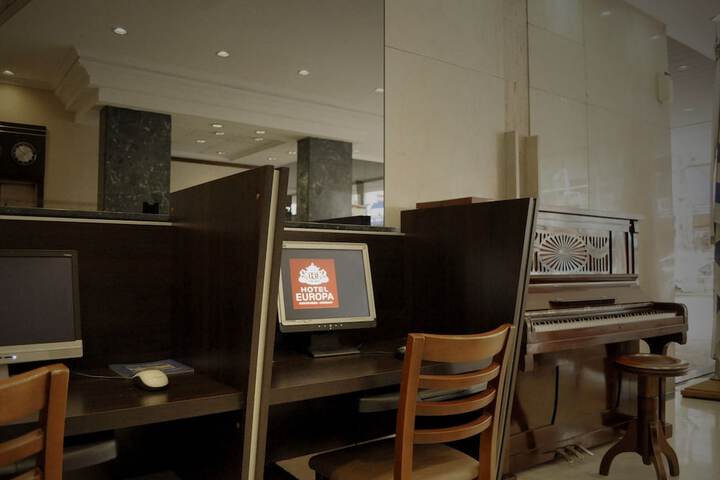 Entrance & Lobby