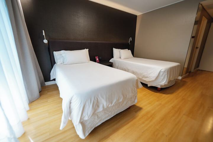 Room 18 of 43