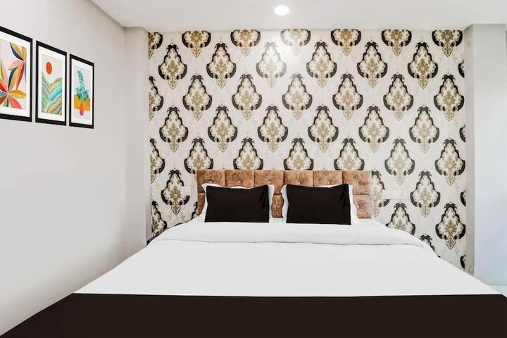 Room 4 of 13
