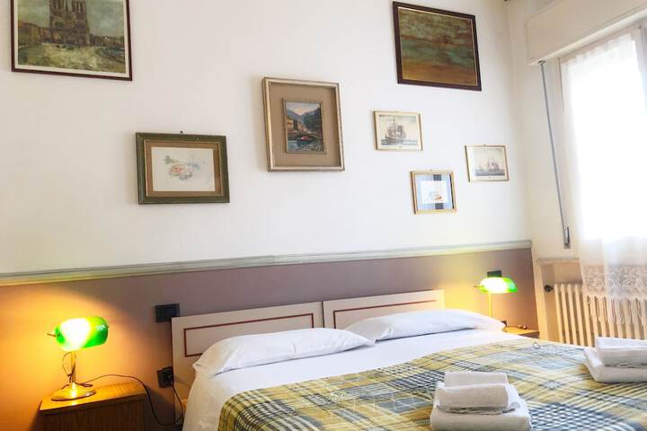 Room 5 of 106