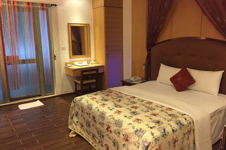 Room 5 of 79