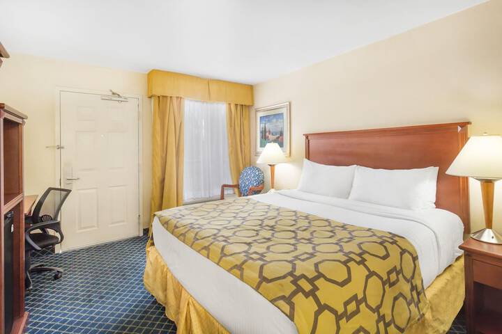 Room 9 of 28