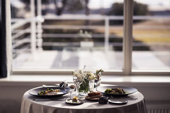 Dining 57 of 80