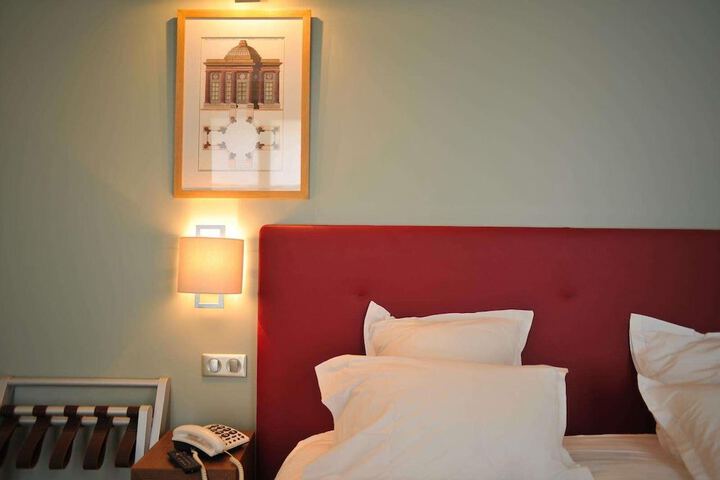 Room 50 of 80