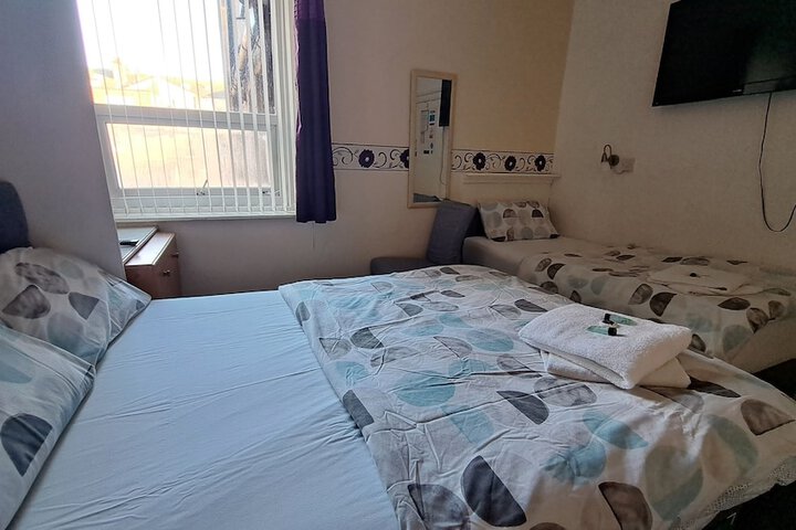 Room 3 of 143