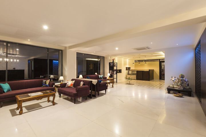 Lounge 9 of 17