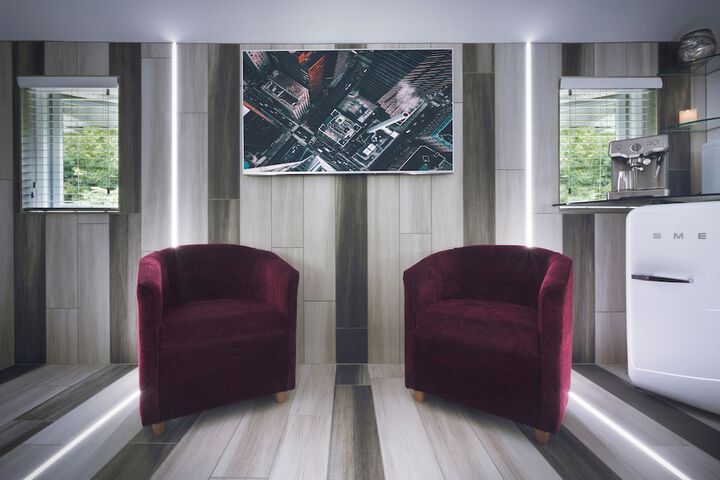 Room 105 of 390
