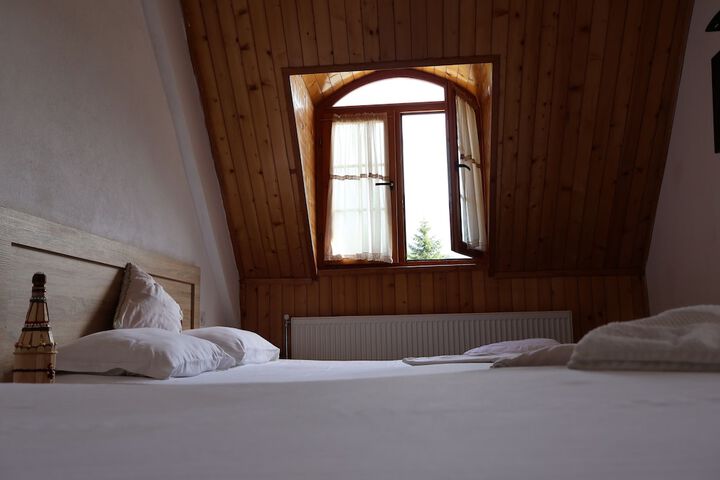 Room 10 of 63