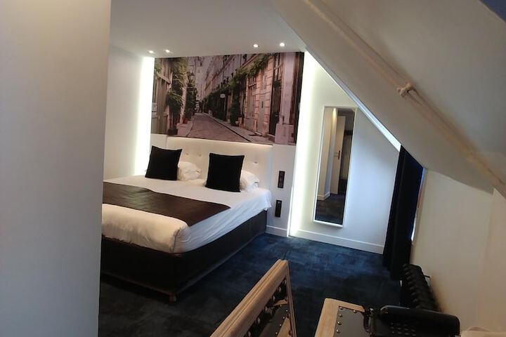 Room 52 of 173