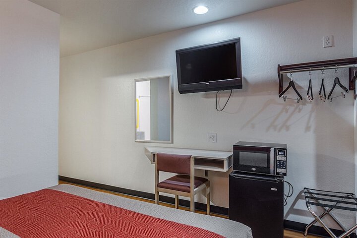 Room 13 of 29