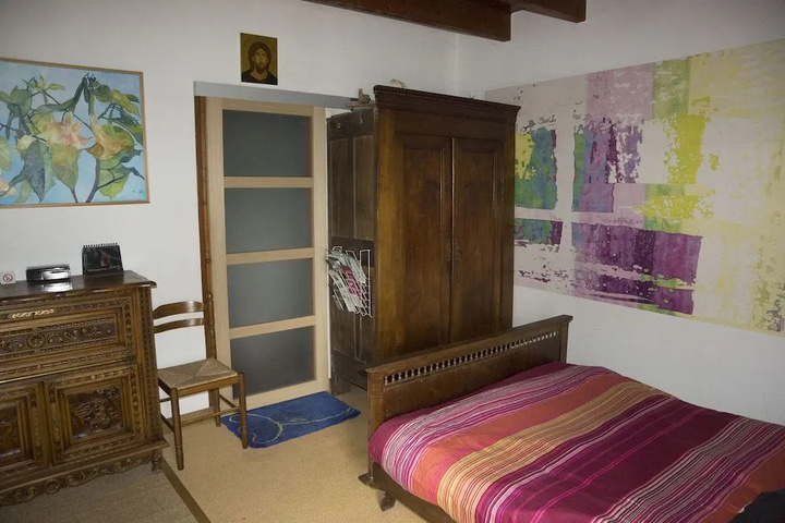 Room 4 of 10