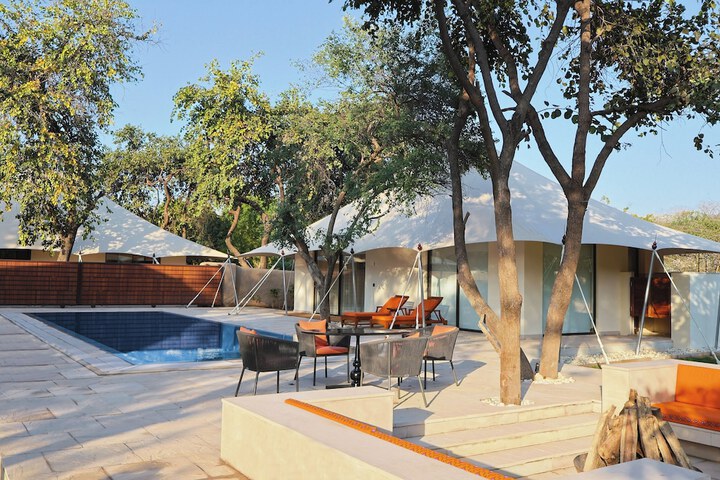Hotel with Pool