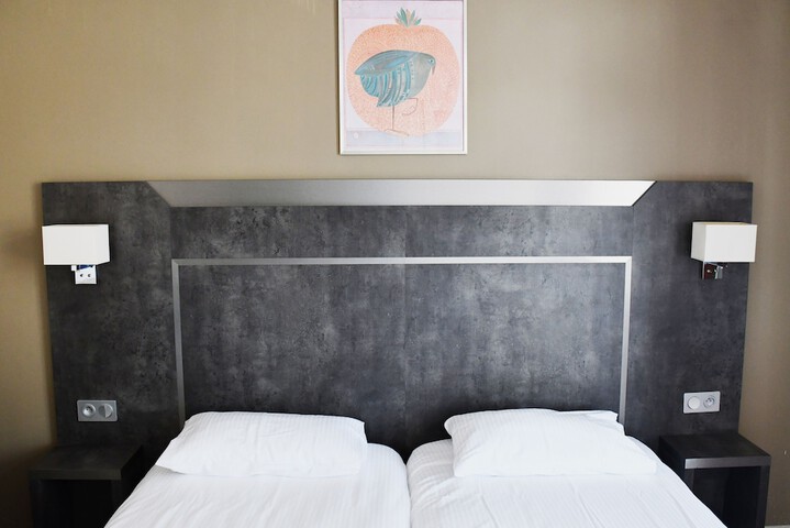 Room 12 of 21