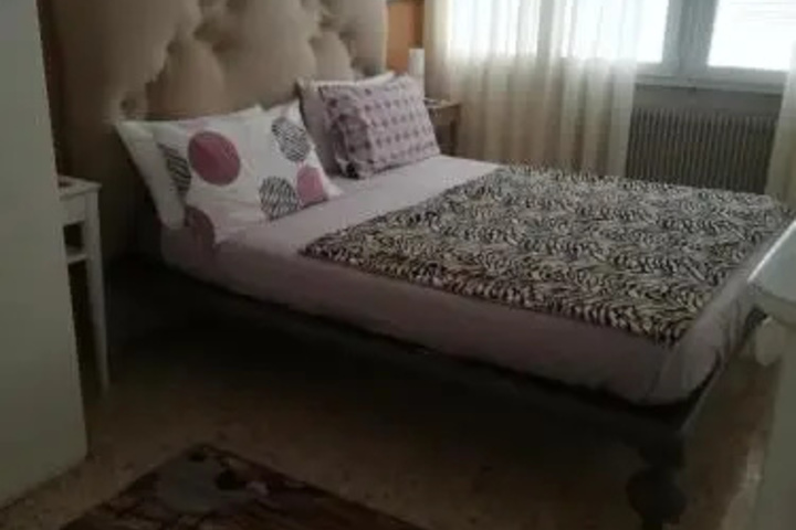 Room 7 of 8