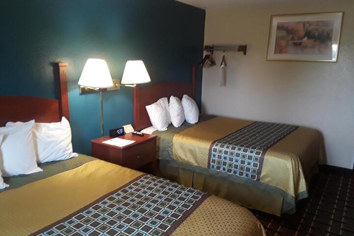 Deluxe 2 Queen Beds (5 of 5)