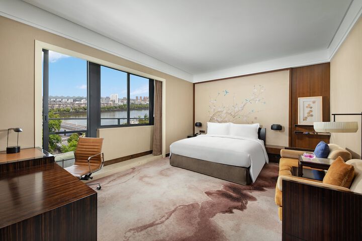 Room 10 of 109