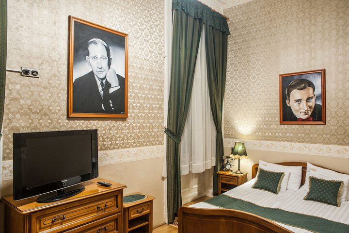 Room 62 of 83