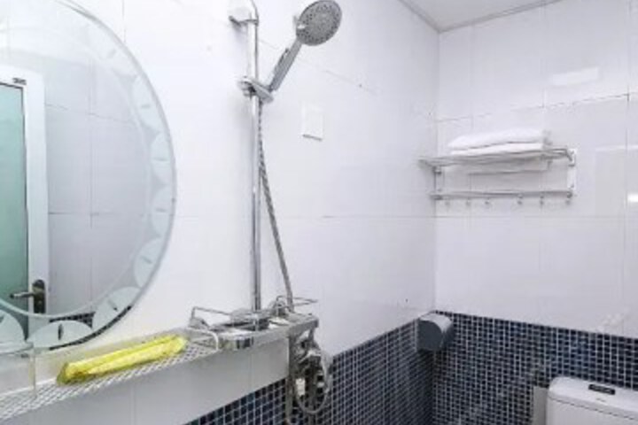 Room 5 of 6