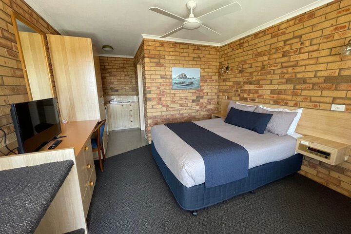 Room 11 of 26