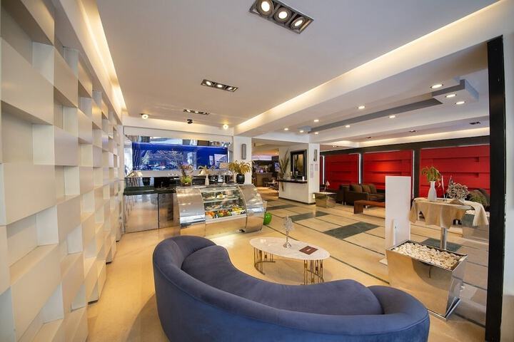 Entrance & Lobby