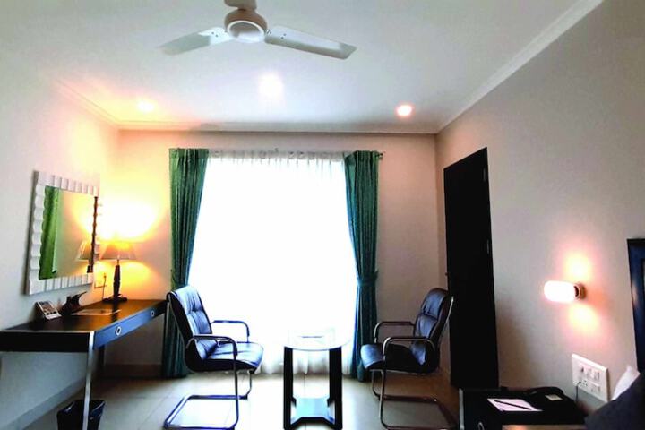 Room 25 of 63