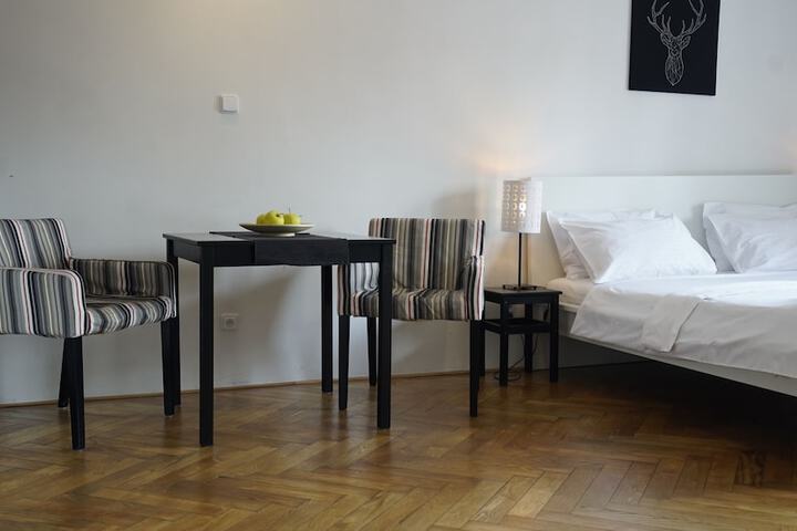 Room 52 of 236