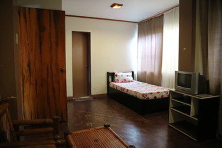 Room 17 of 27