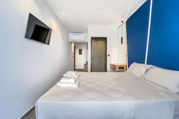 Room 2 of 34