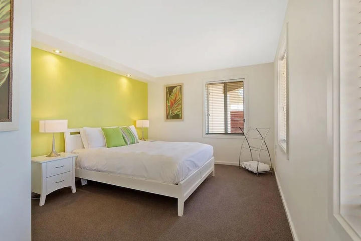 Room 4 of 15