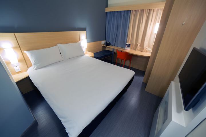 Room 4 of 26