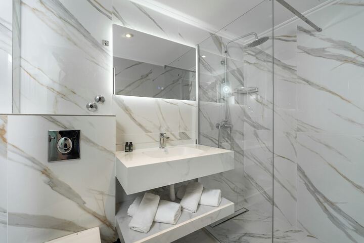 Room 14 of 38
