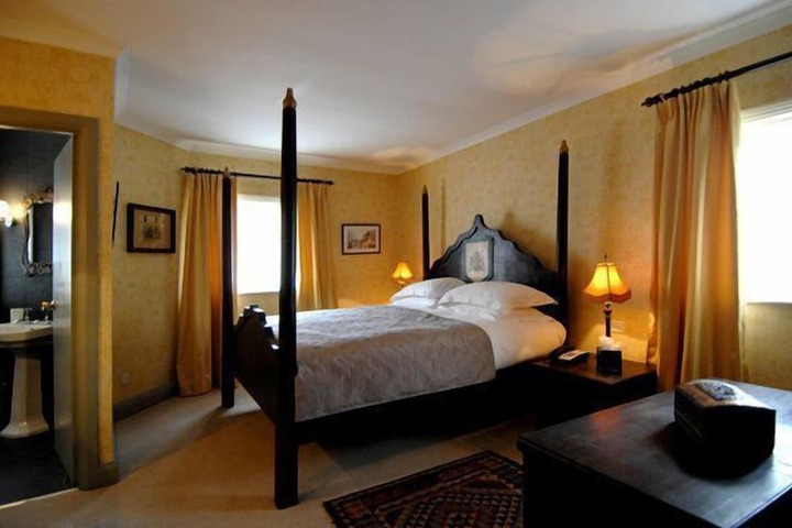 Room 18 of 98