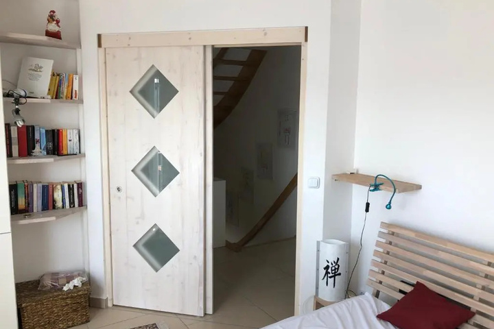Room 2 of 10