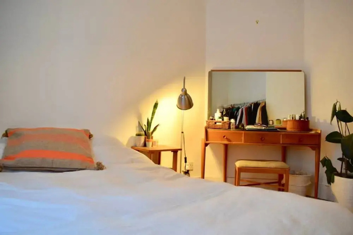 Room 4 of 12
