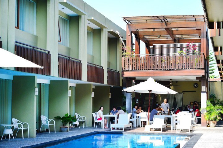 Hotel with Pool