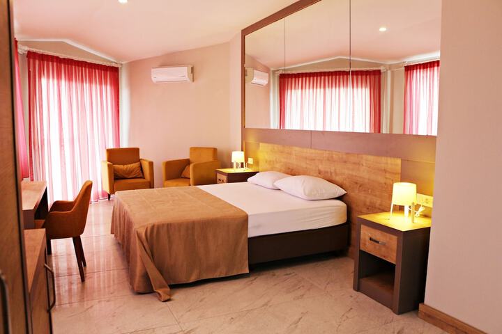 Room 12 of 30