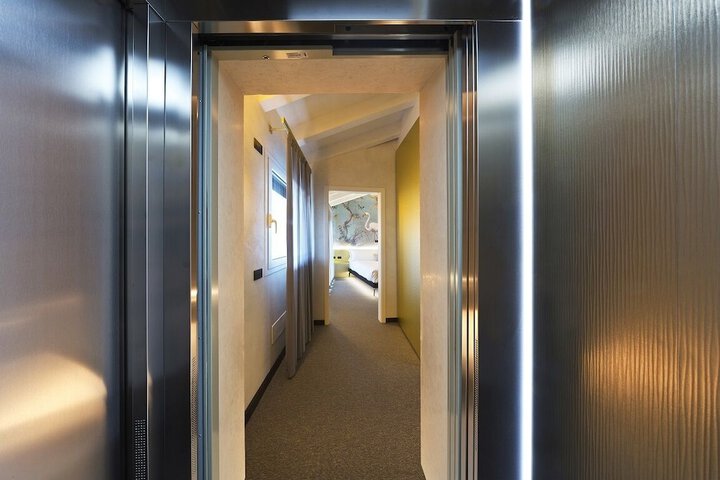 Room 25 of 112