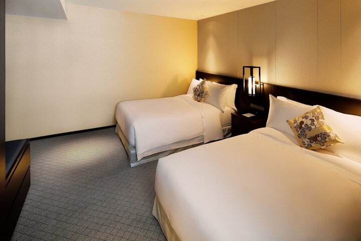Room 25 of 122