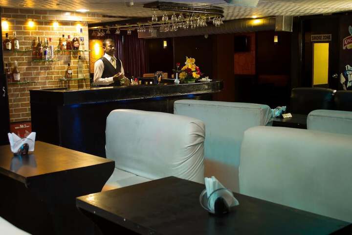 Lounge 18 of 23