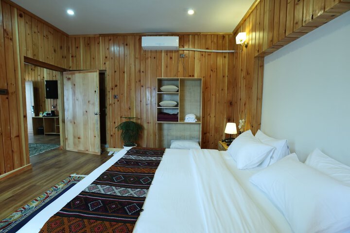 Room 2 of 6