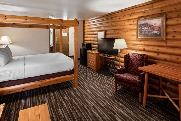 Lincoln Queen Bed (4 of 21)