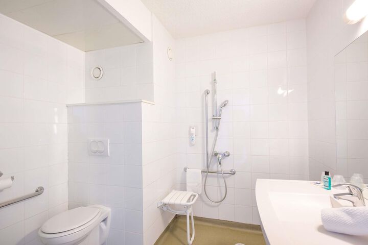 Room 25 of 118