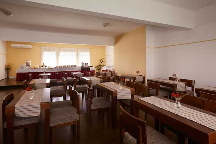 Dining 23 of 32