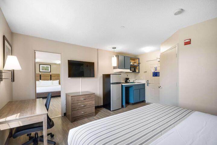 1 King Bed Efficiency (12 of 14)