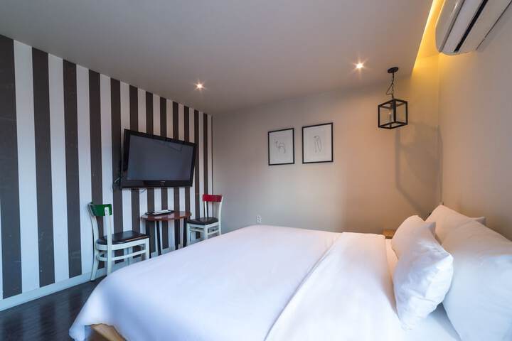 Room 7 of 62