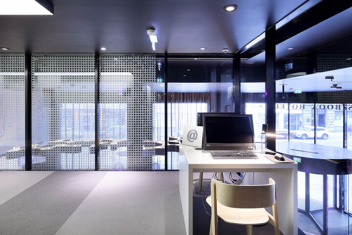 Entrance & Lobby