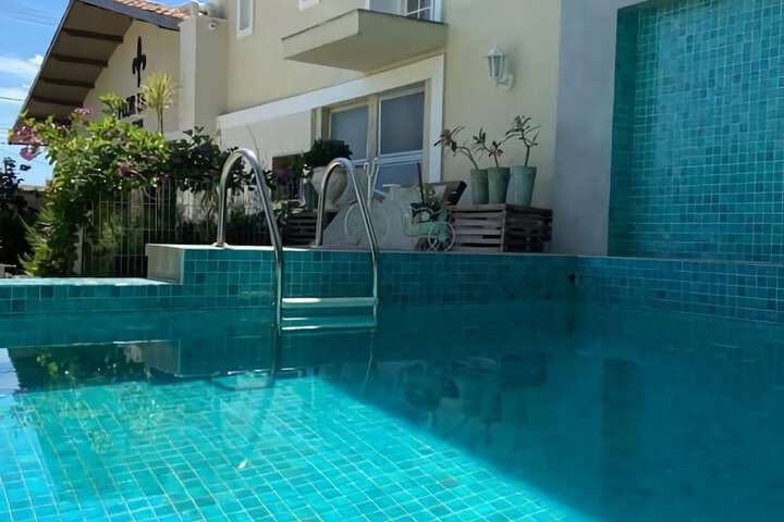 Pool 43 of 60