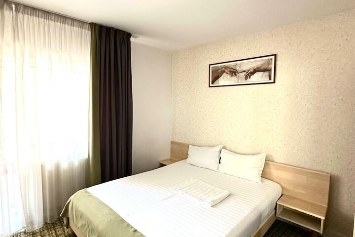 Room 13 of 34