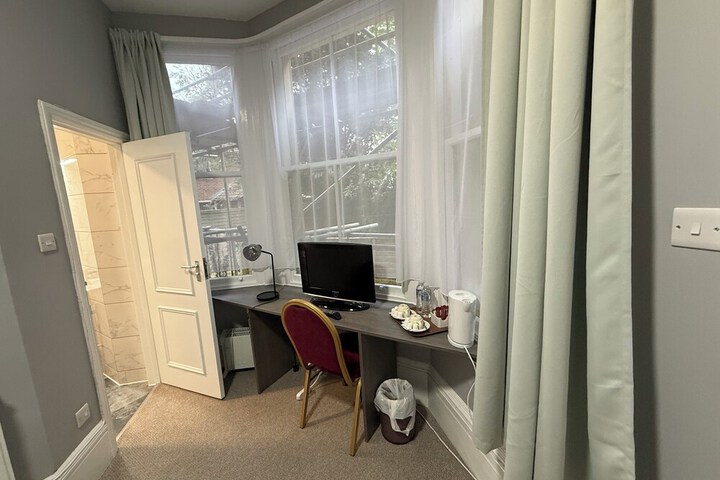 Room 32 of 61