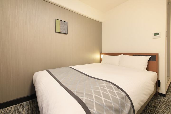 Room 12 of 82